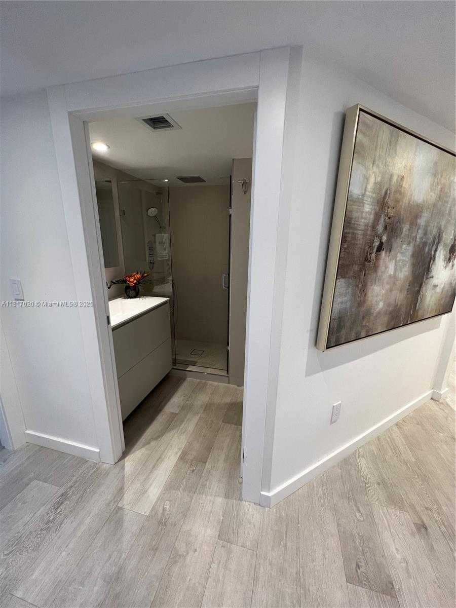 Small Image of 6301 COLLINS AVE #3001, Miami Beach Number 24