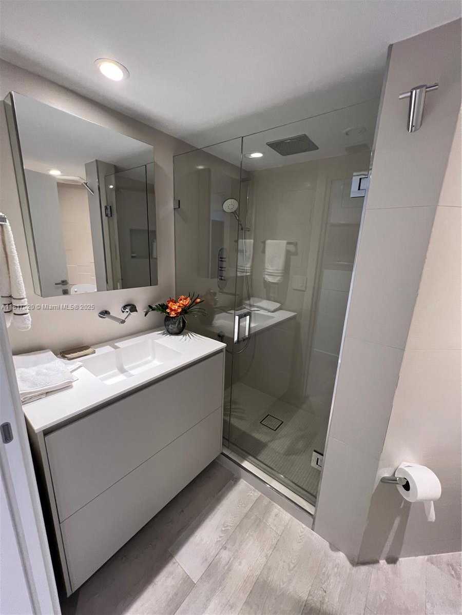 Small Image of 6301 COLLINS AVE #3001, Miami Beach Number 25