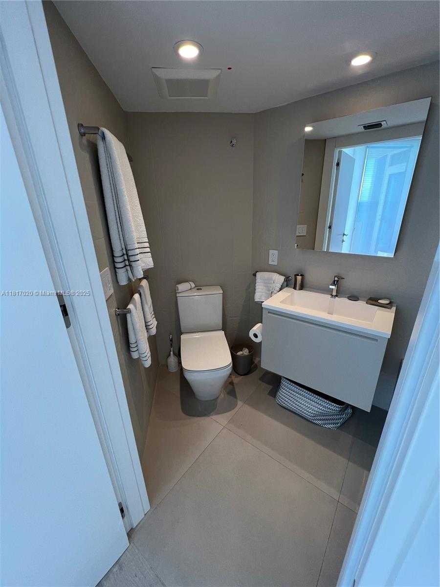 Small Image of 6301 COLLINS AVE #3001, Miami Beach Number 46