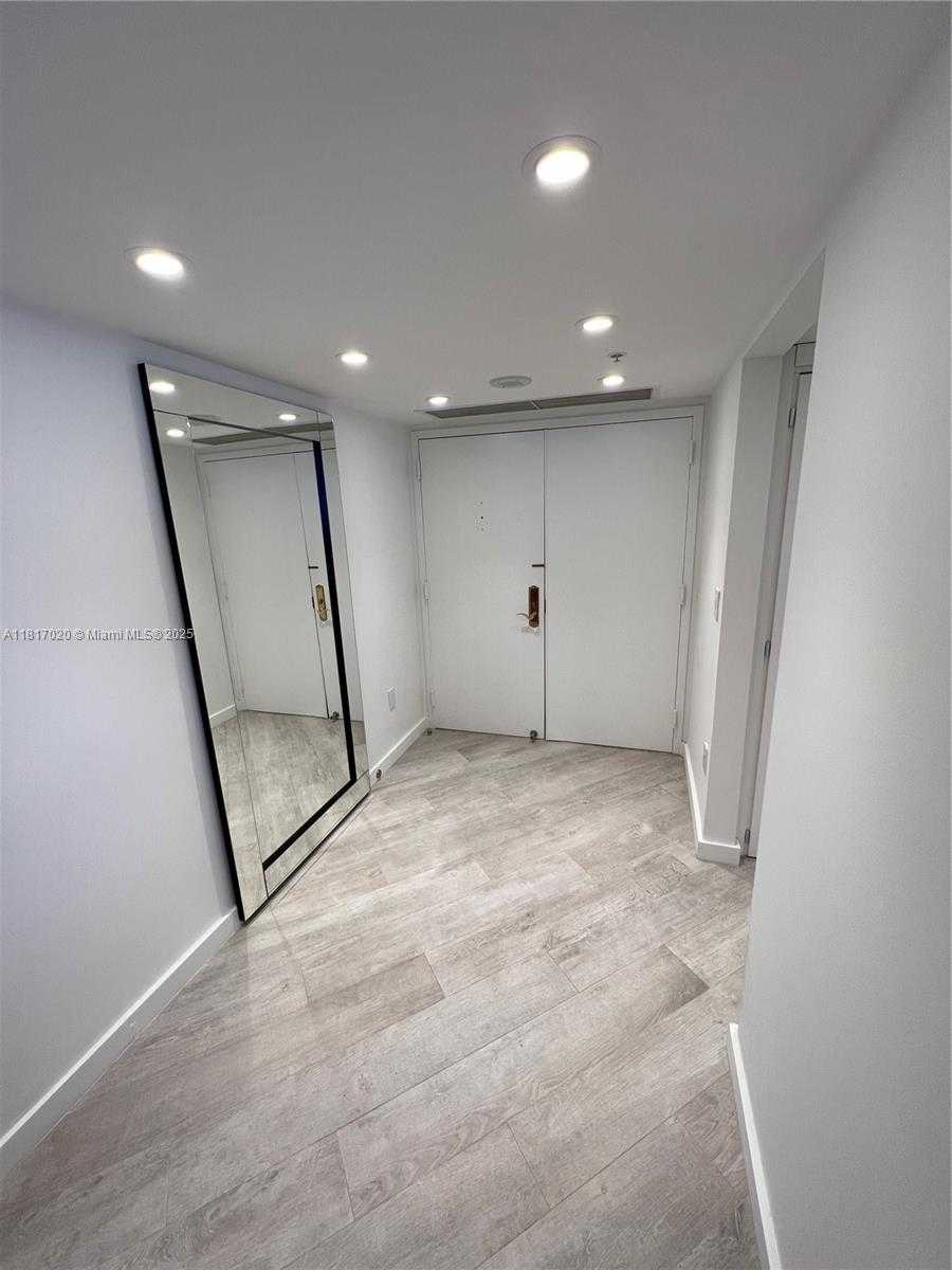 Small Image of 6301 COLLINS AVE #3001, Miami Beach Number 9