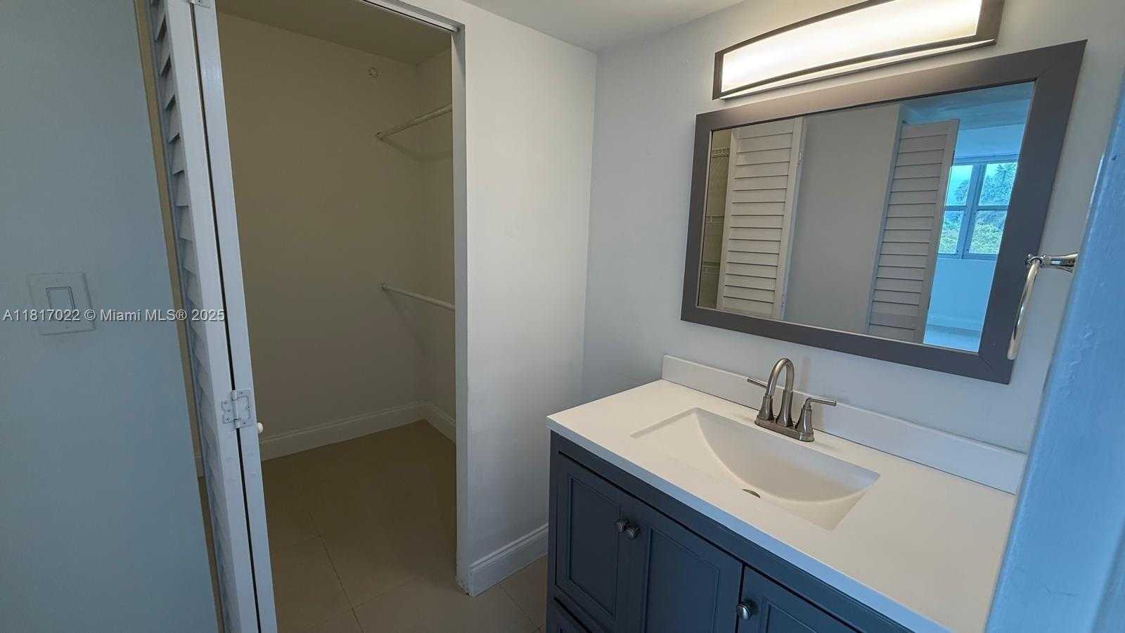 Small Image of 16546 NORTH EAST 26TH AVE #4H, North Miami Beach Number 3