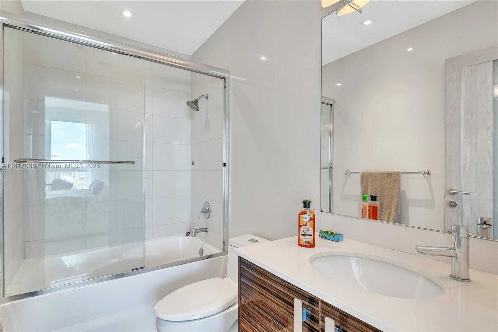 Small Image of 2020 NORTH BAYSHORE DR #1006, Miami Number 23