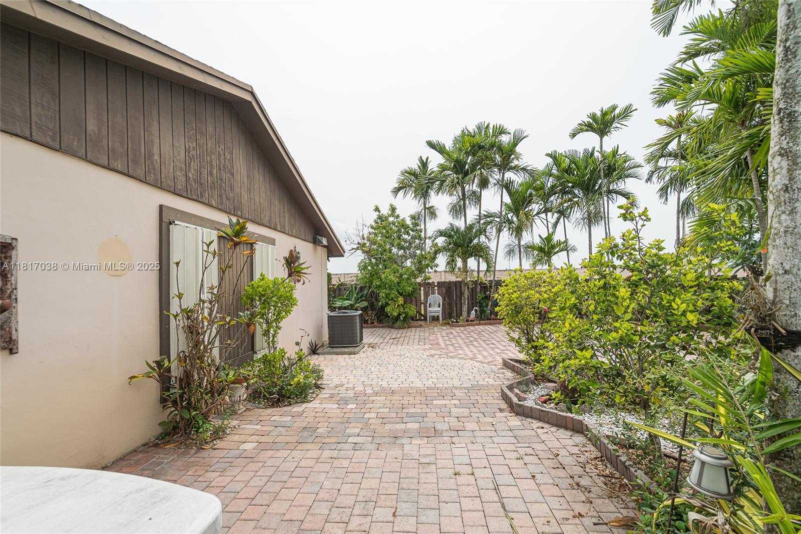 Small Image of 12023 SOUTH WEST 110TH ST CIR E, Miami Number 13