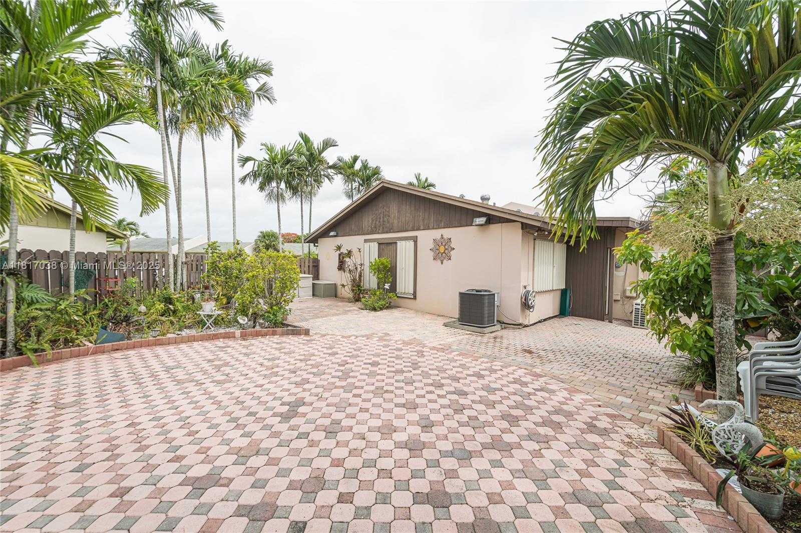 Small Image of 12023 SOUTH WEST 110TH ST CIR E, Miami Number 17