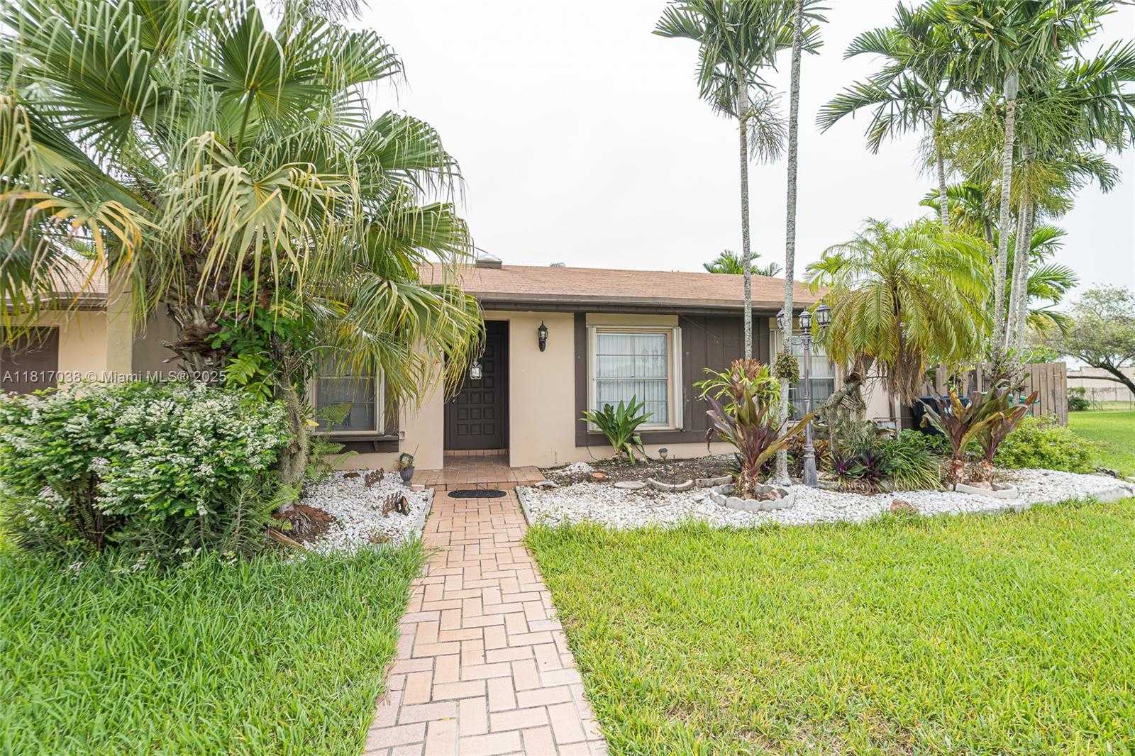 Small Image of 12023 SOUTH WEST 110TH ST CIR E, Miami Number 2
