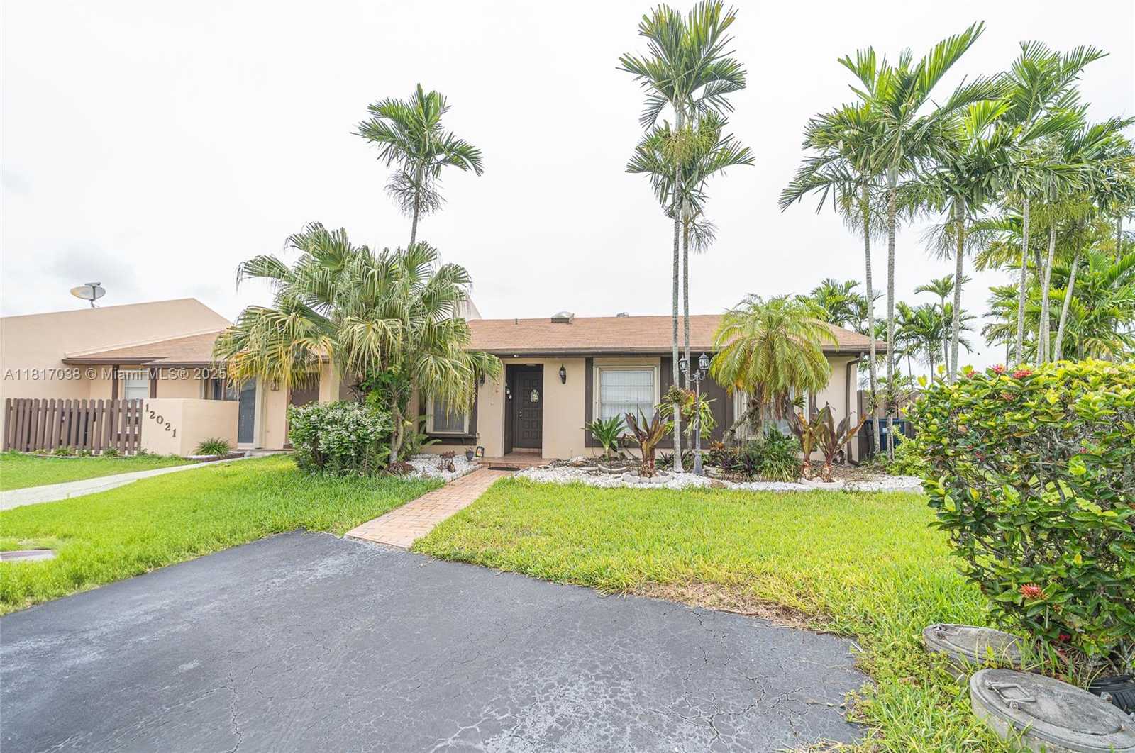 Small Image of 12023 SOUTH WEST 110TH ST CIR E, Miami Number 3