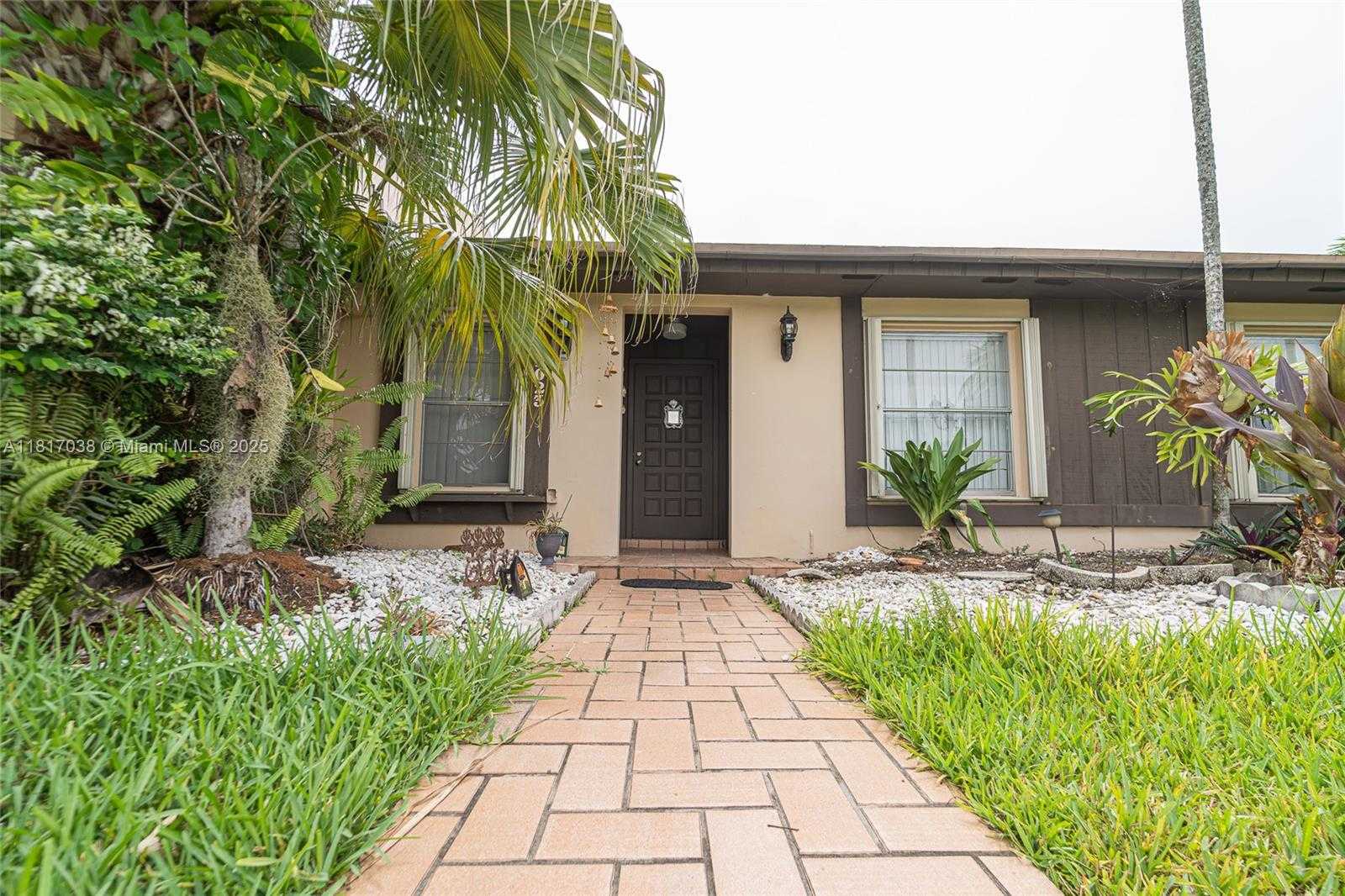 Small Image of 12023 SOUTH WEST 110TH ST CIR E, Miami Number 4