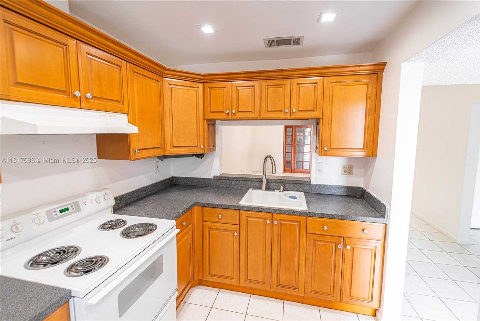 Small Image of 12023 SOUTH WEST 110TH ST CIR E, Miami Number 6