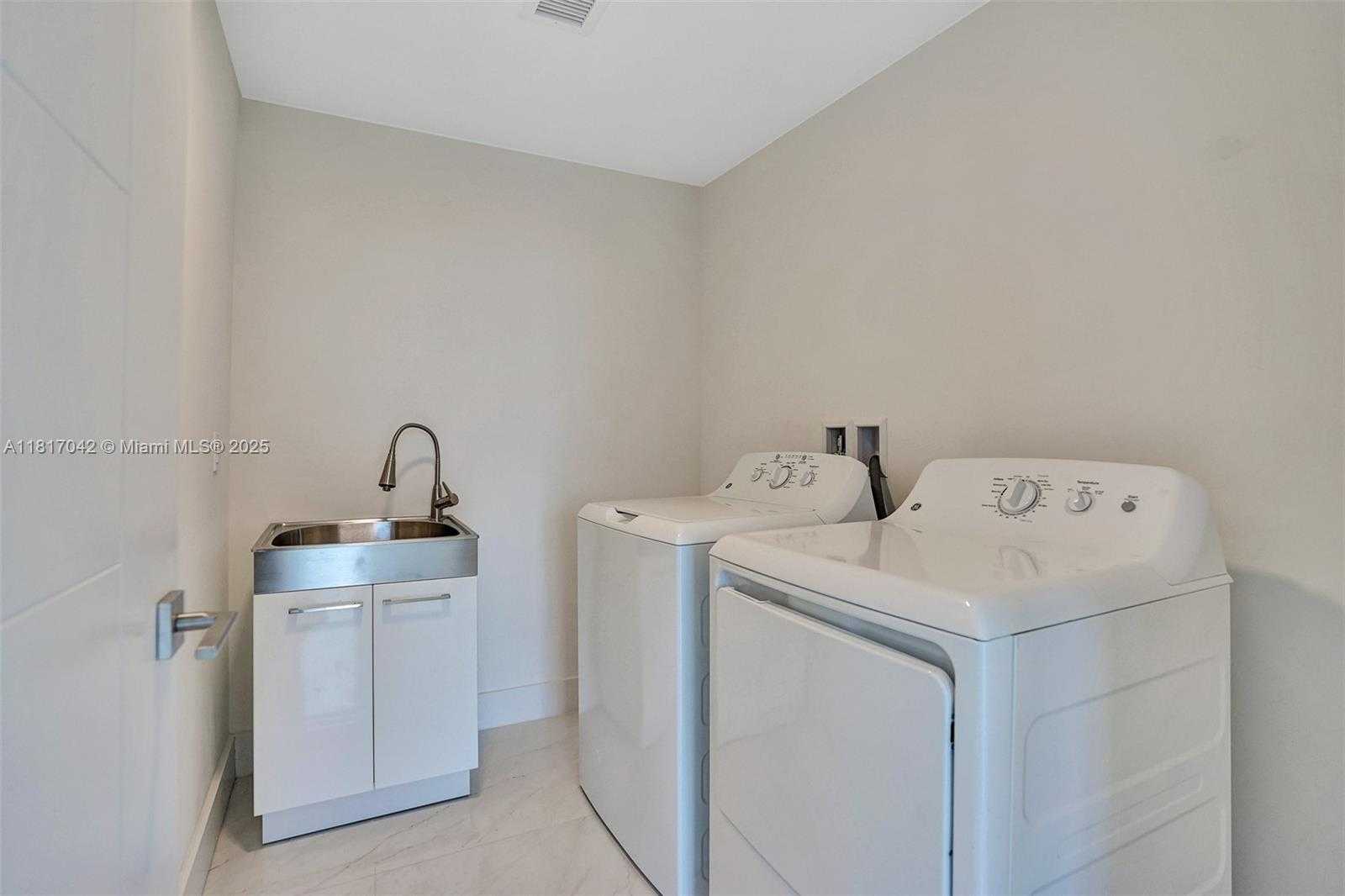 Small Image of 301 ALTARA AVE #835, Coral Gables Number 31