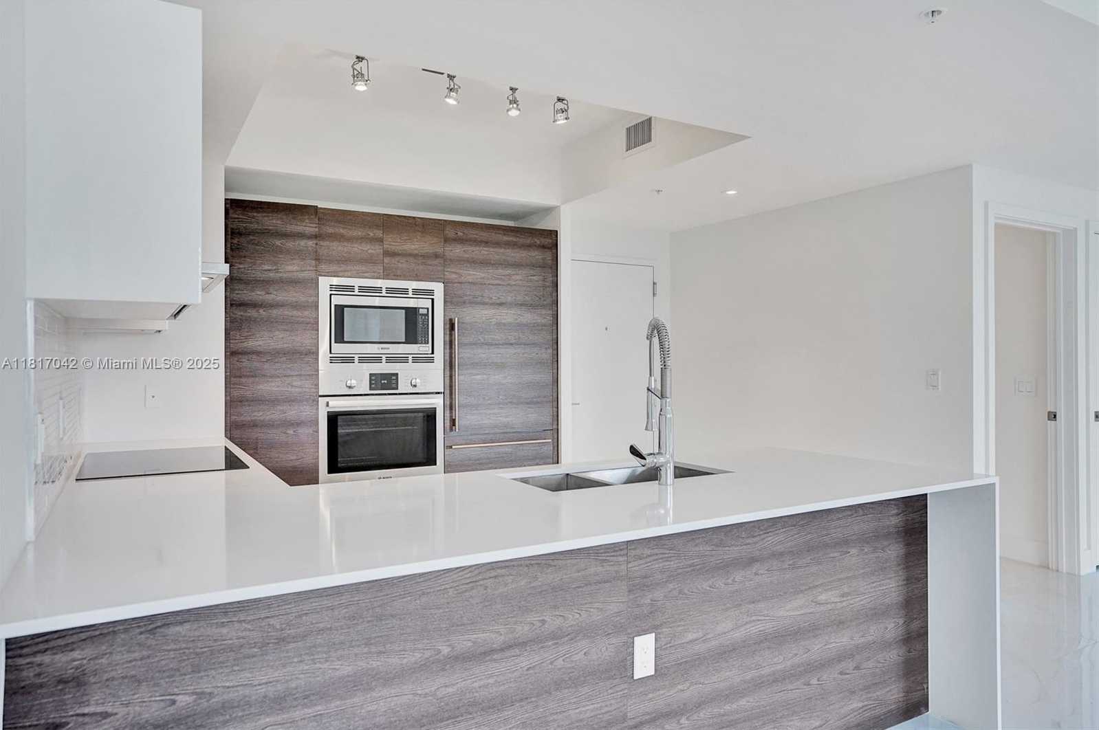 Small Image of 301 ALTARA AVE #835, Coral Gables Number 7