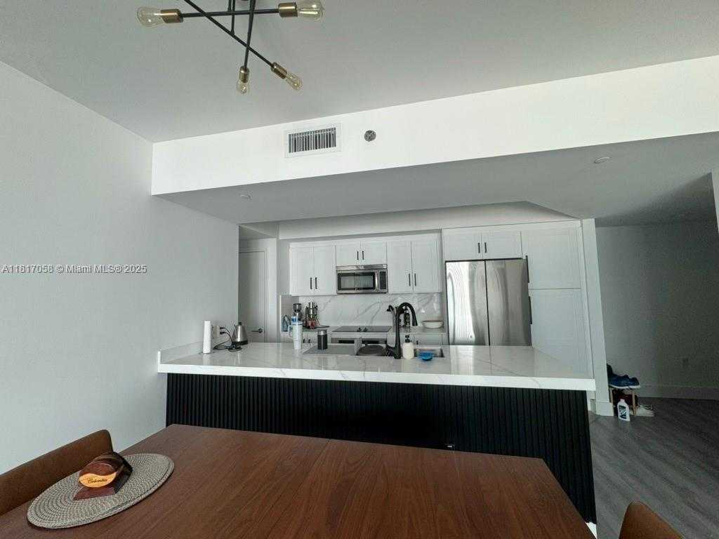 Small Image of 500 BRICKELL AVE #1705, Miami Number 11