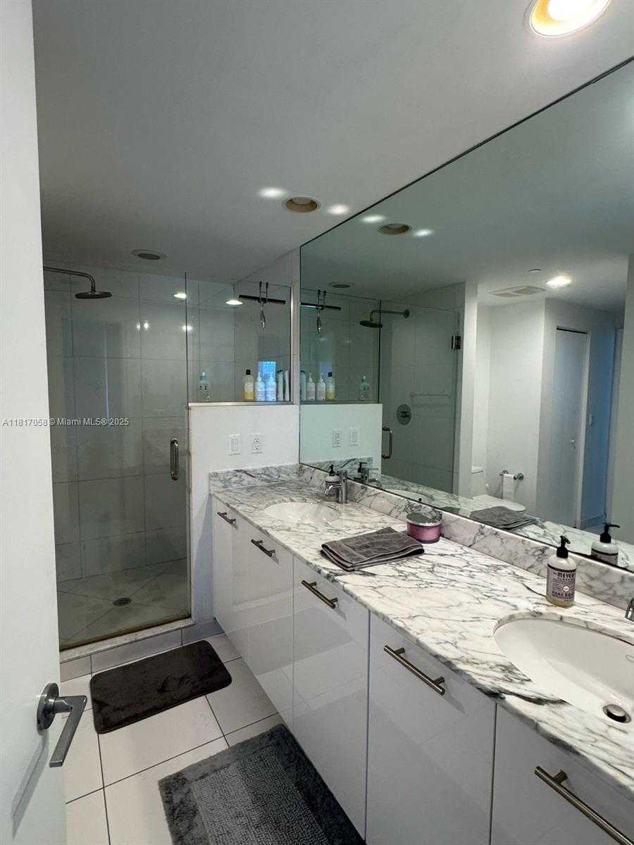 Small Image of 500 BRICKELL AVE #1705, Miami Number 8