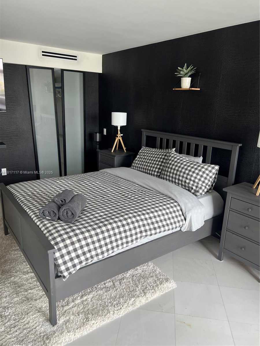 Small Image of 1800 COLLINS AVE #9D, Miami Beach Number 10