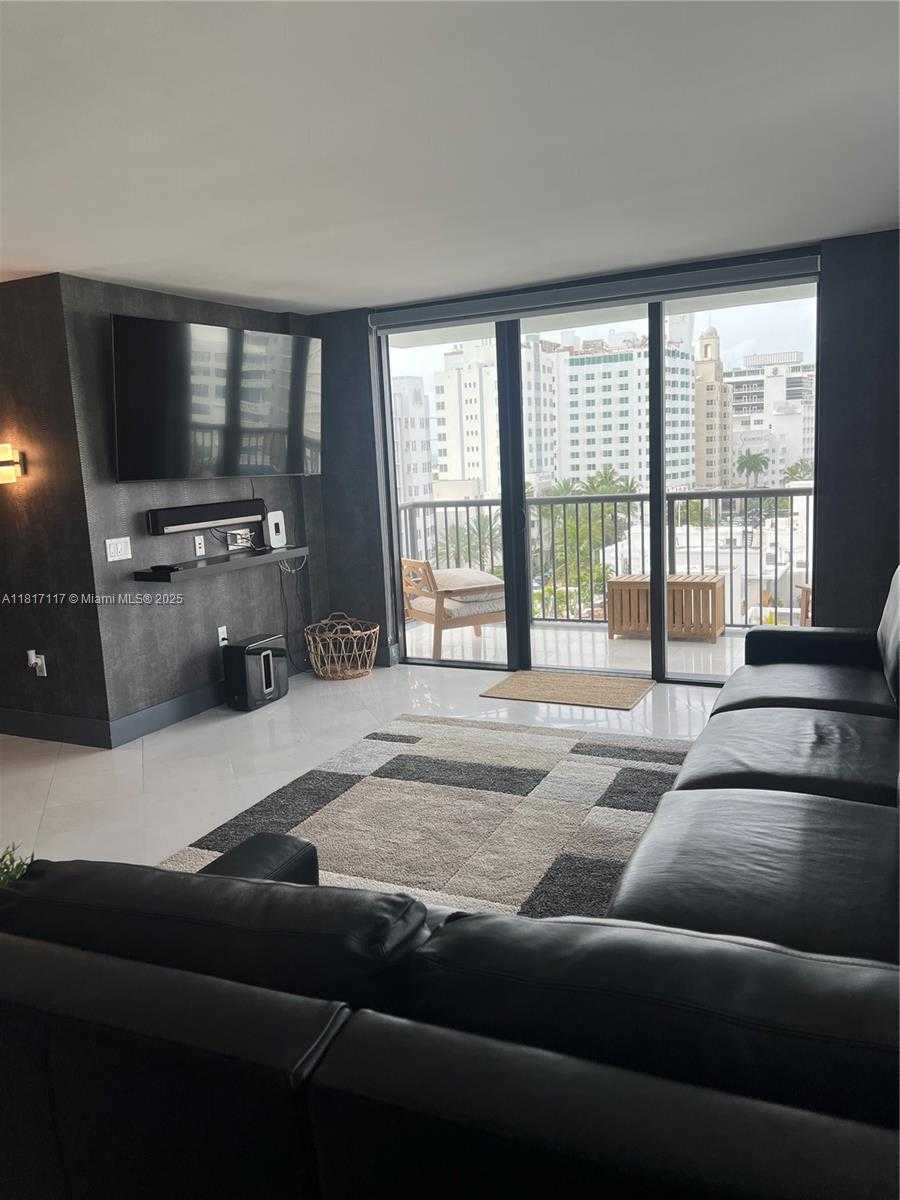 Small Image of 1800 COLLINS AVE #9D, Miami Beach Number 4