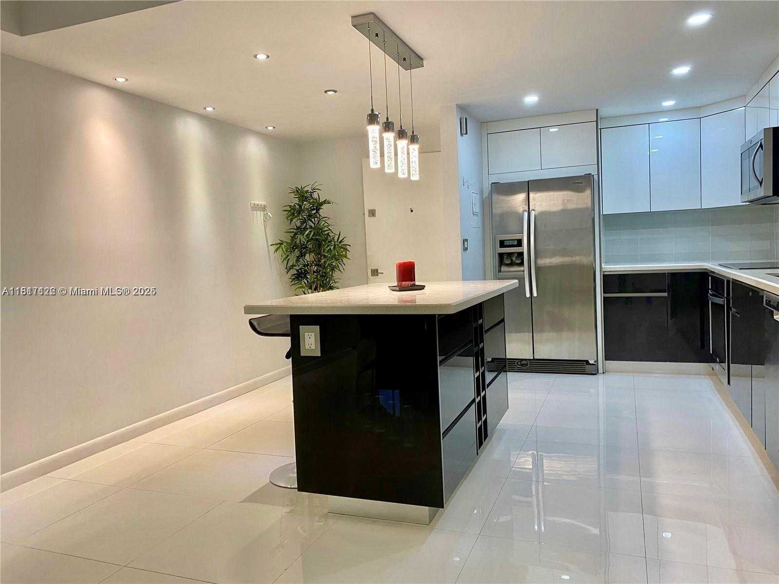 Small Image of 3731 NORTH COUNTRY CLUB DR #623, Aventura Number 24
