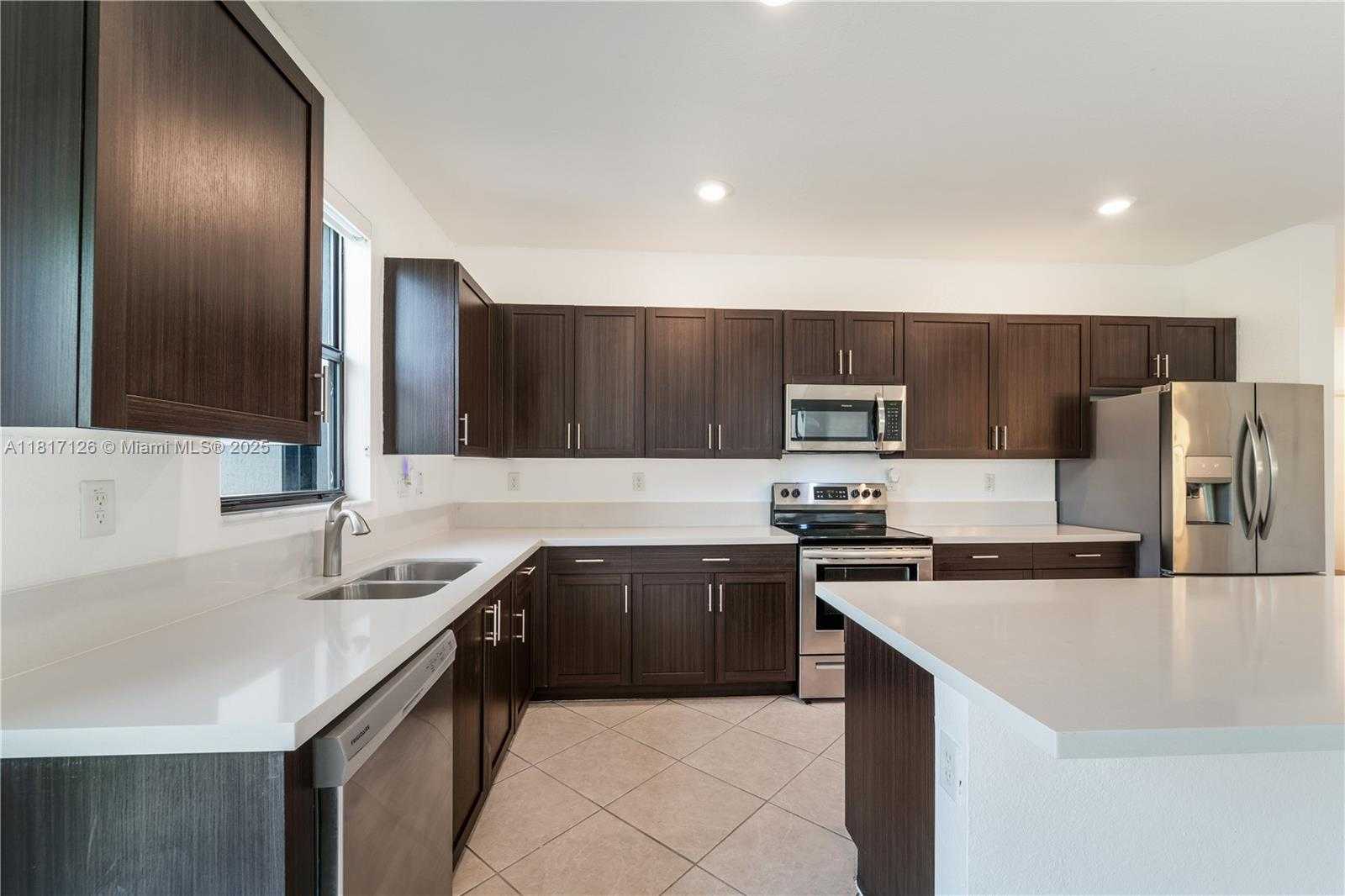 Small Image of 22938 SOUTH WEST 128TH PL, Miami Number 8