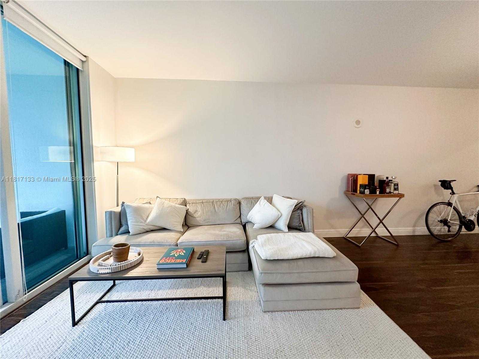 Small Image of 951 BRICKELL AVE #601, Miami Number 3