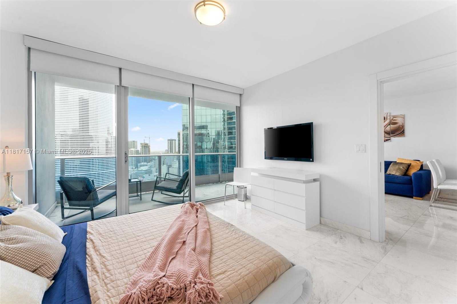 Small Image of 200 BISCAYNE BOULEVARD WAY #3312, Miami Number 12