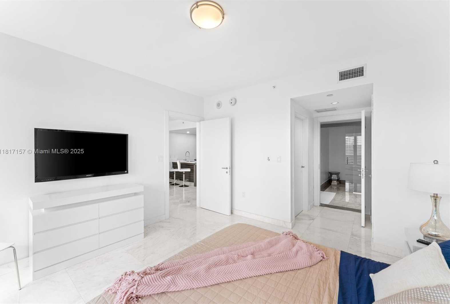 Small Image of 200 BISCAYNE BOULEVARD WAY #3312, Miami Number 13