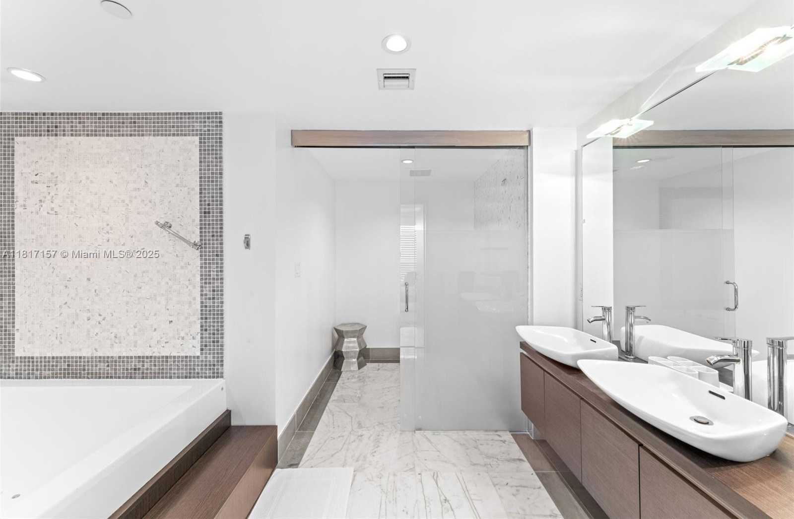 Small Image of 200 BISCAYNE BOULEVARD WAY #3312, Miami Number 14