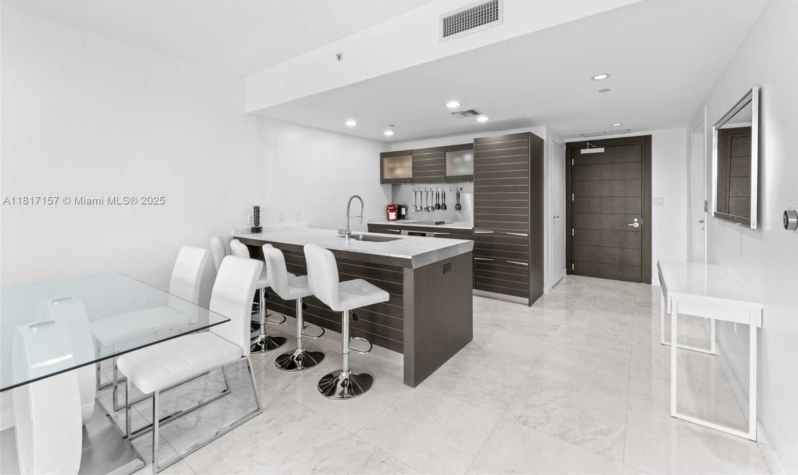 Small Image of 200 BISCAYNE BOULEVARD WAY #3312, Miami Number 5