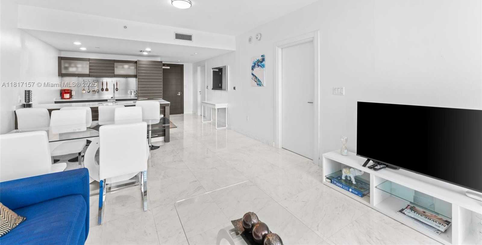 Small Image of 200 BISCAYNE BOULEVARD WAY #3312, Miami Number 6