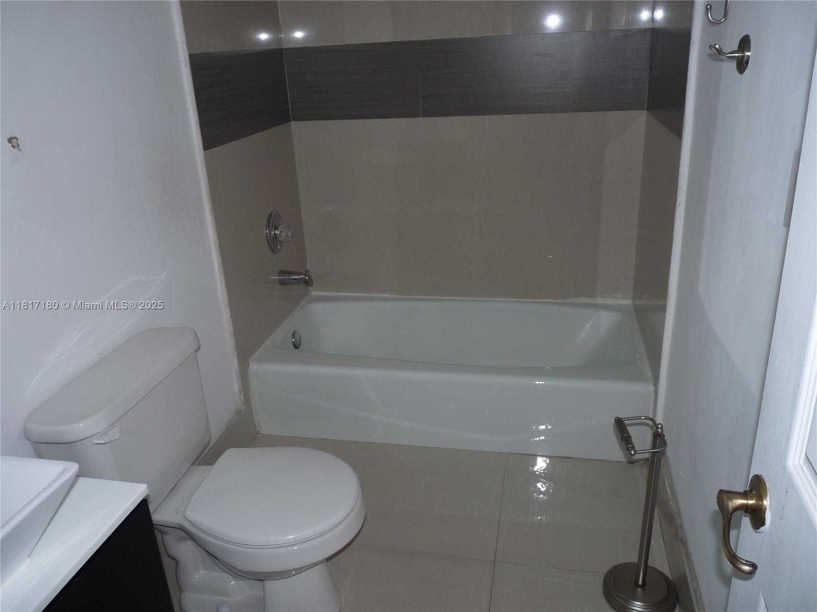 Small Image of 14601 NORTH KENDALL DR #104K, Miami Number 8