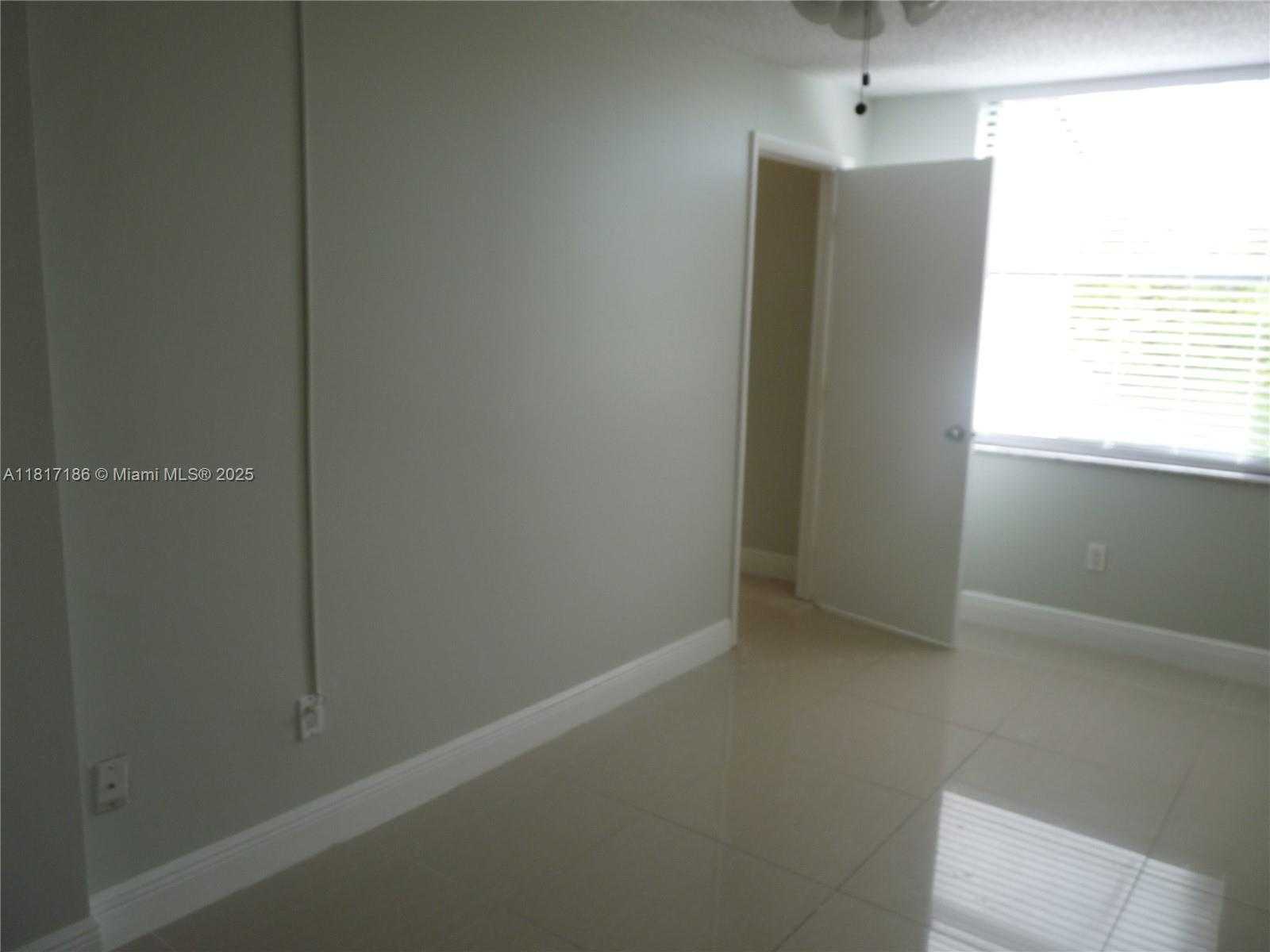 Small Image of 14501 NORTH KENDALL DR #410H, Miami Number 31