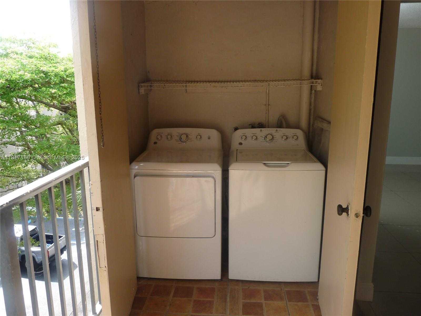 Small Image of 14501 NORTH KENDALL DR #410H, Miami Number 39
