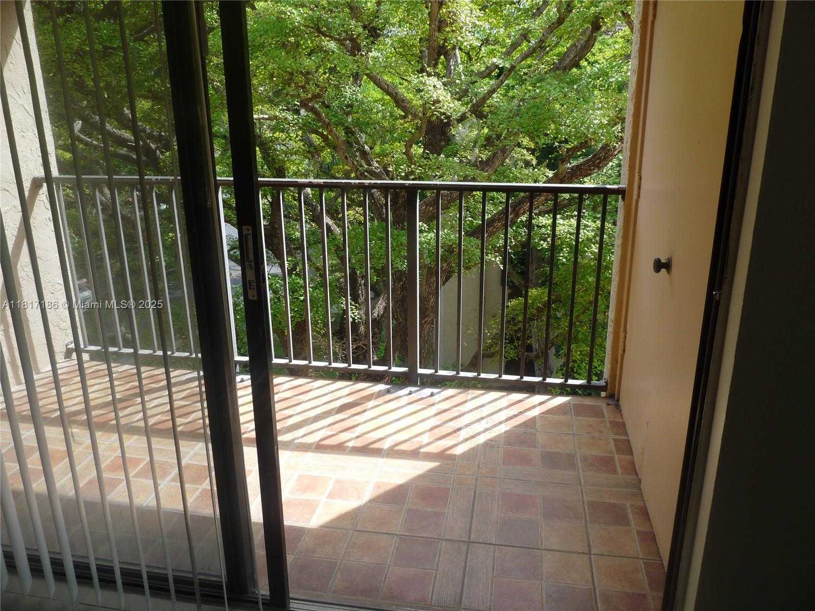 Small Image of 14501 NORTH KENDALL DR #410H, Miami Number 41
