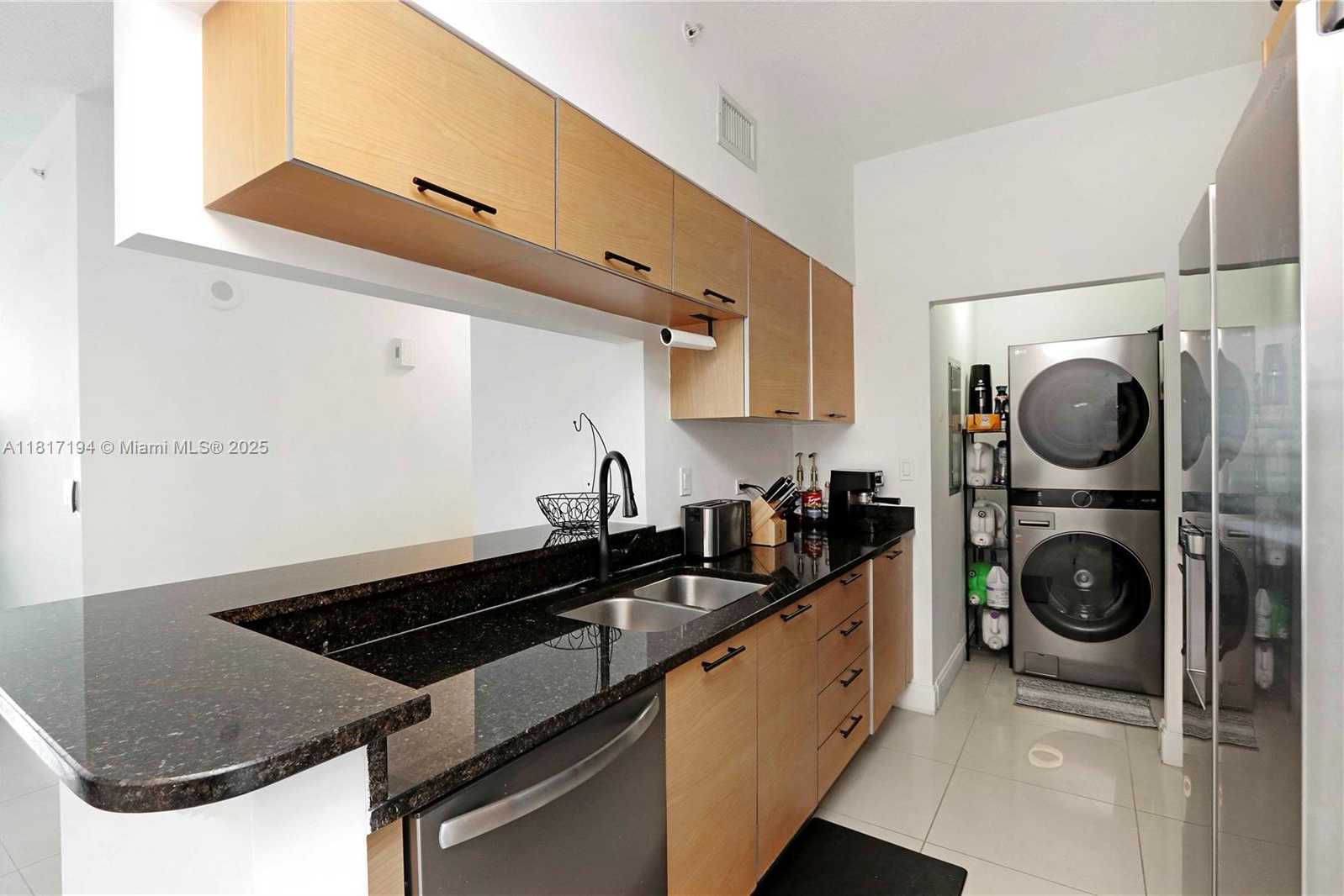 Small Image of 31 SOUTH EAST 5TH ST #3916, Miami Number 16
