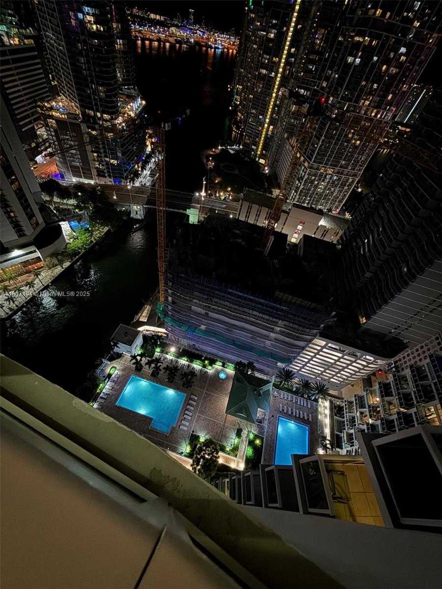 Small Image of 31 SOUTH EAST 5TH ST #3916, Miami Number 4