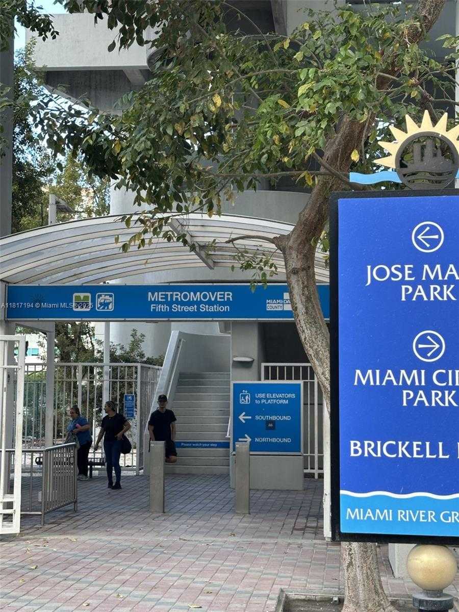 Small Image of 31 SOUTH EAST 5TH ST #3916, Miami Number 50