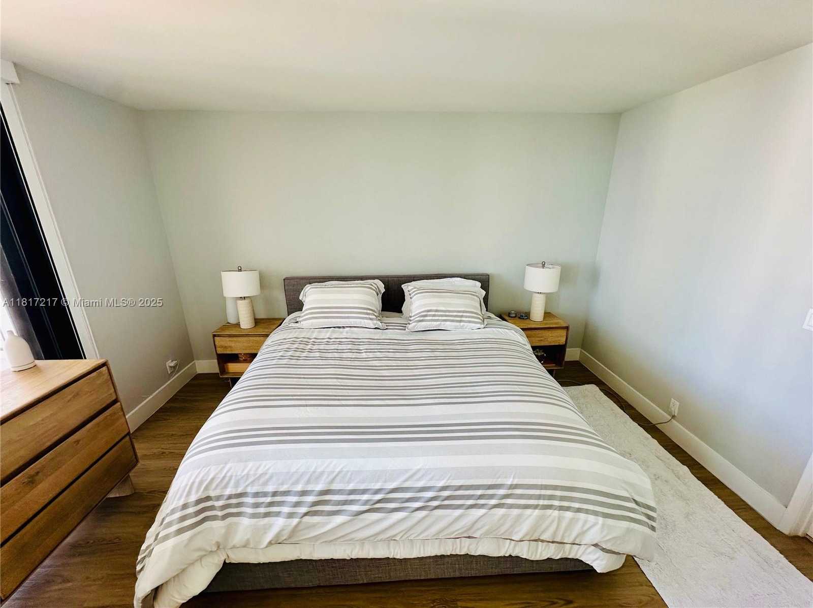 Small Image of 1581 BRICKELL AVE #PH108, Miami Number 11