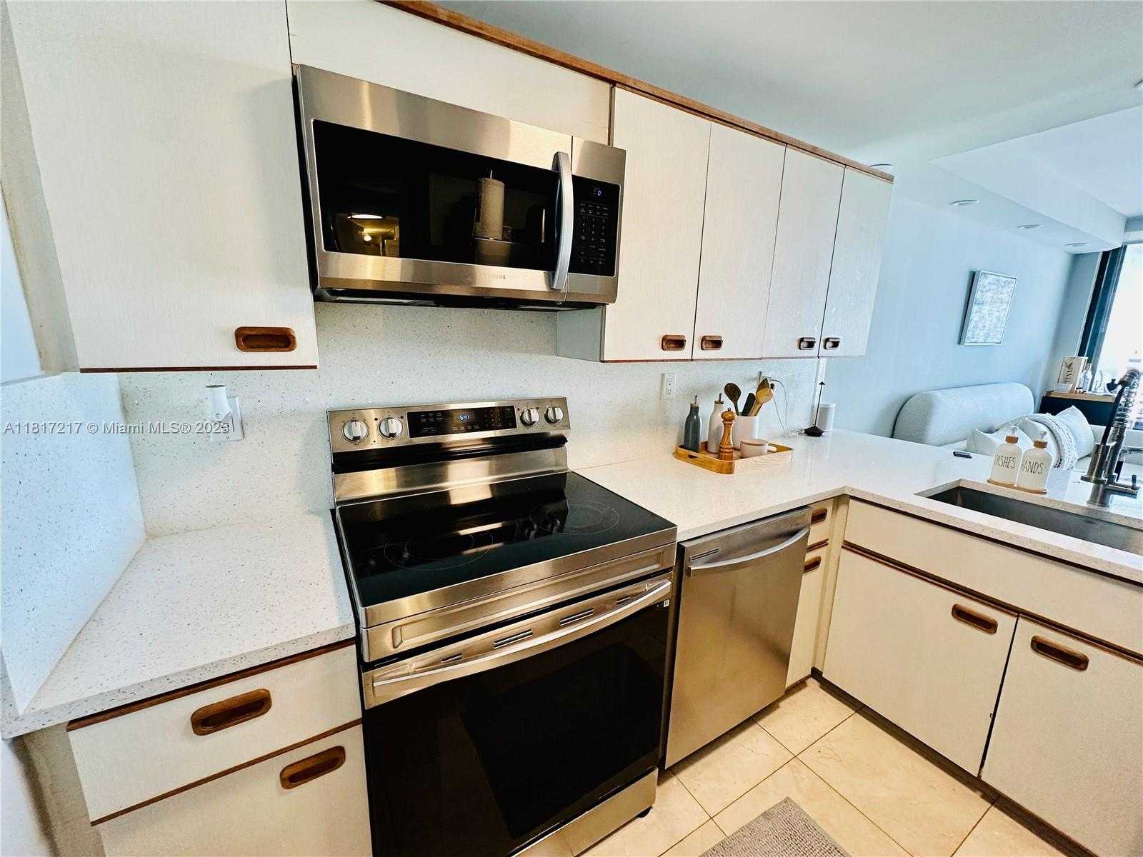 Small Image of 1581 BRICKELL AVE #PH108, Miami Number 8