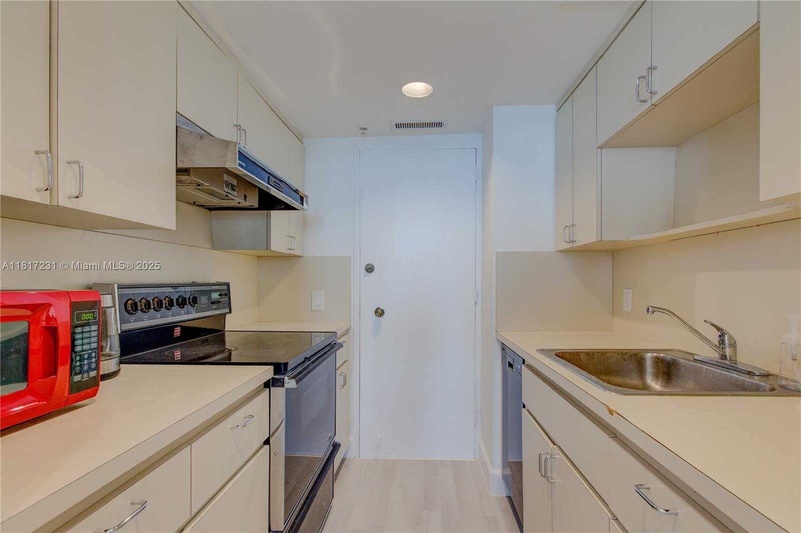 Small Image of 4925 COLLINS AVE #9D, Miami Beach Number 11