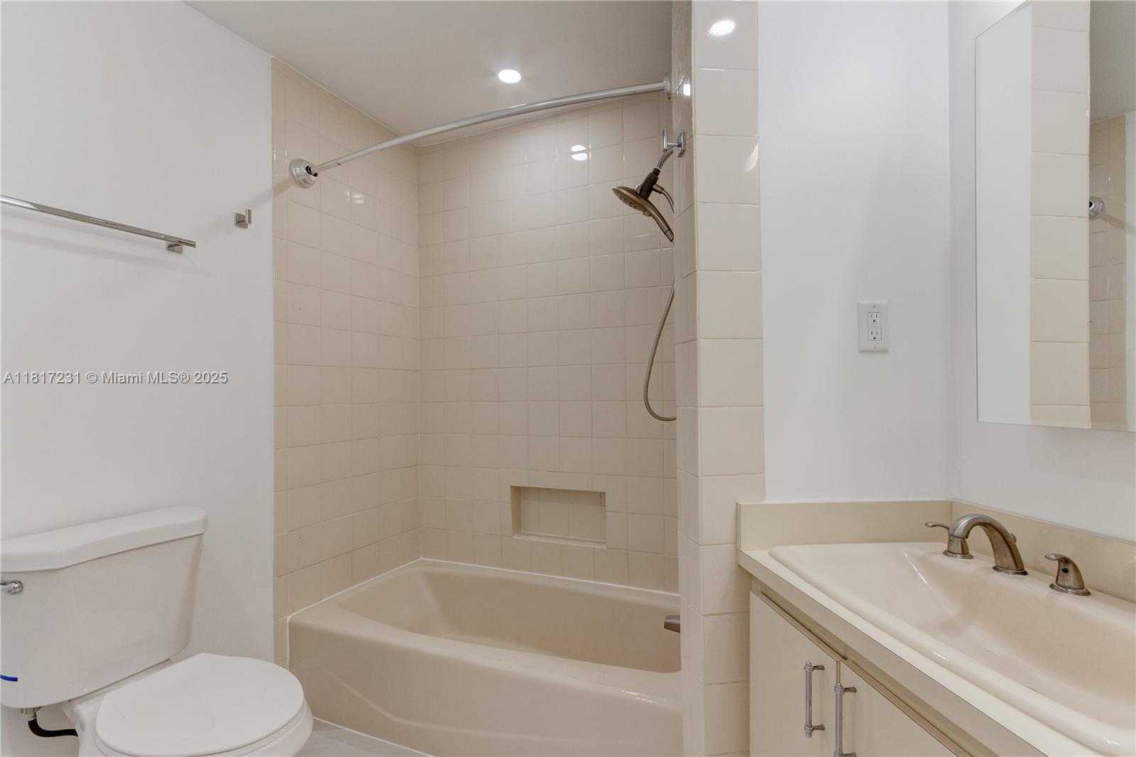 Small Image of 4925 COLLINS AVE #9D, Miami Beach Number 12