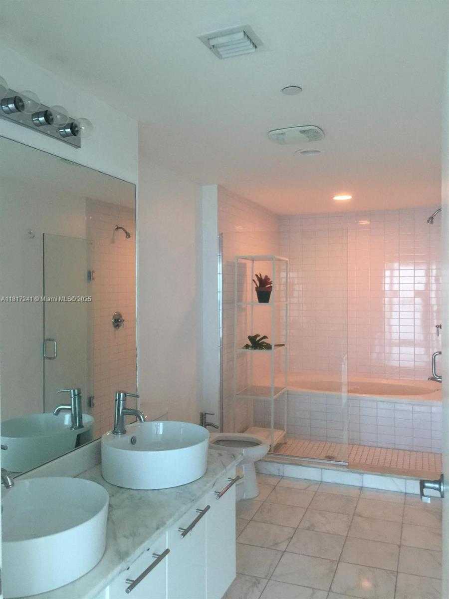 Small Image of 888 BISCAYNE BLVD #3811, Miami Number 14