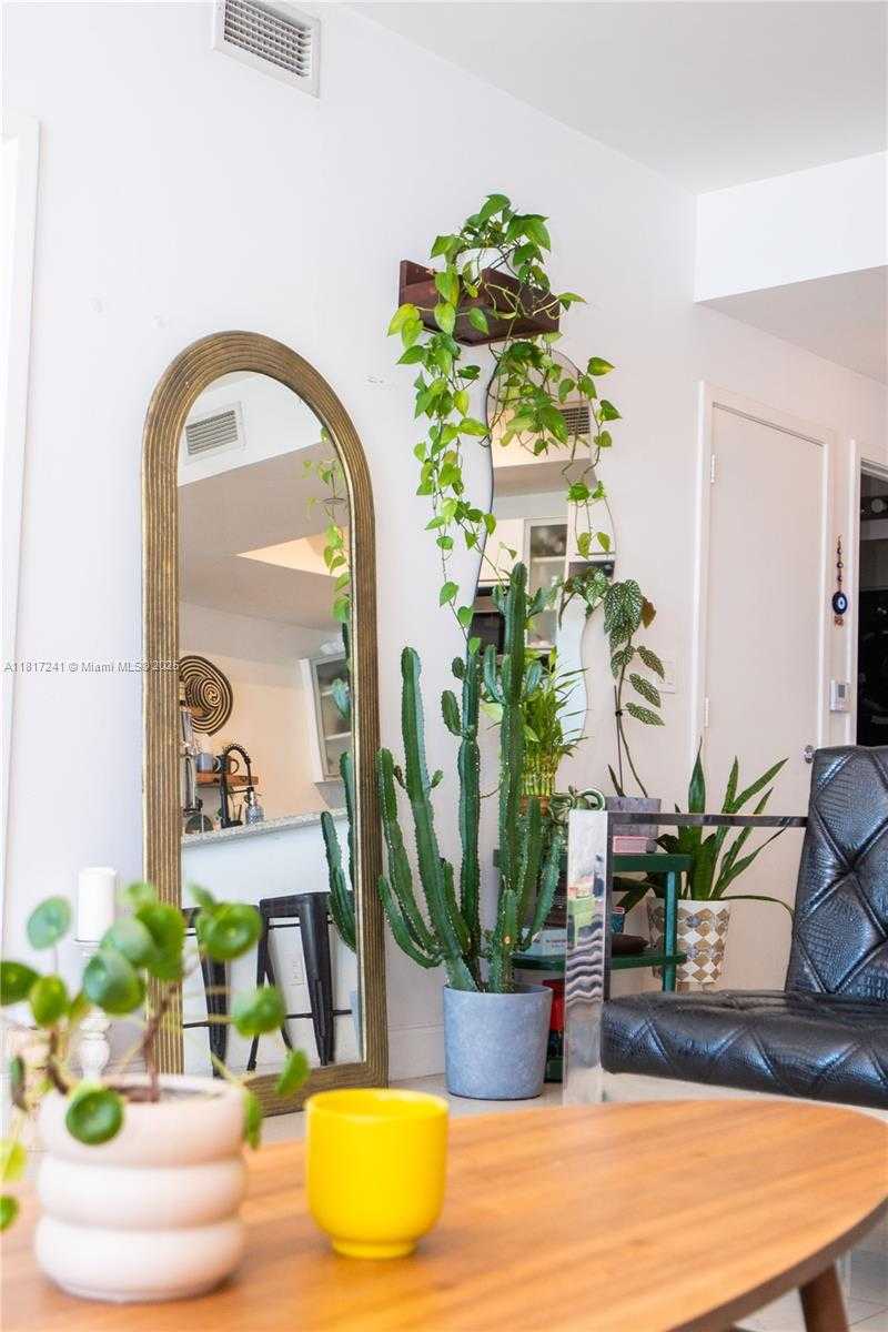 Small Image of 888 BISCAYNE BLVD #3811, Miami Number 8