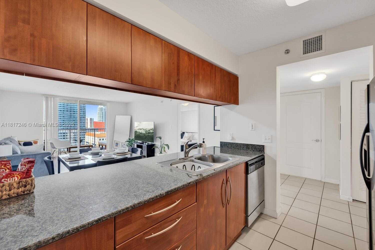 Small Image of 1200 BRICKELL BAY DR #2619, Miami Number 13