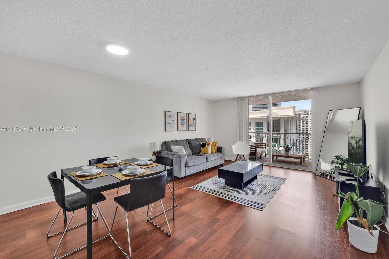 Small Image of 1200 BRICKELL BAY DR #2619, Miami Number 14