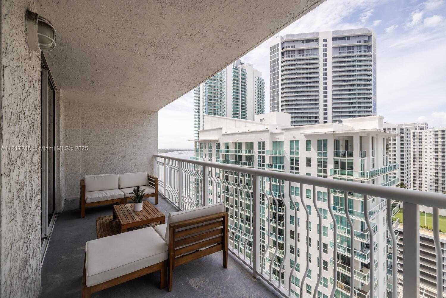 Small Image of 1200 BRICKELL BAY DR #2619, Miami Number 21