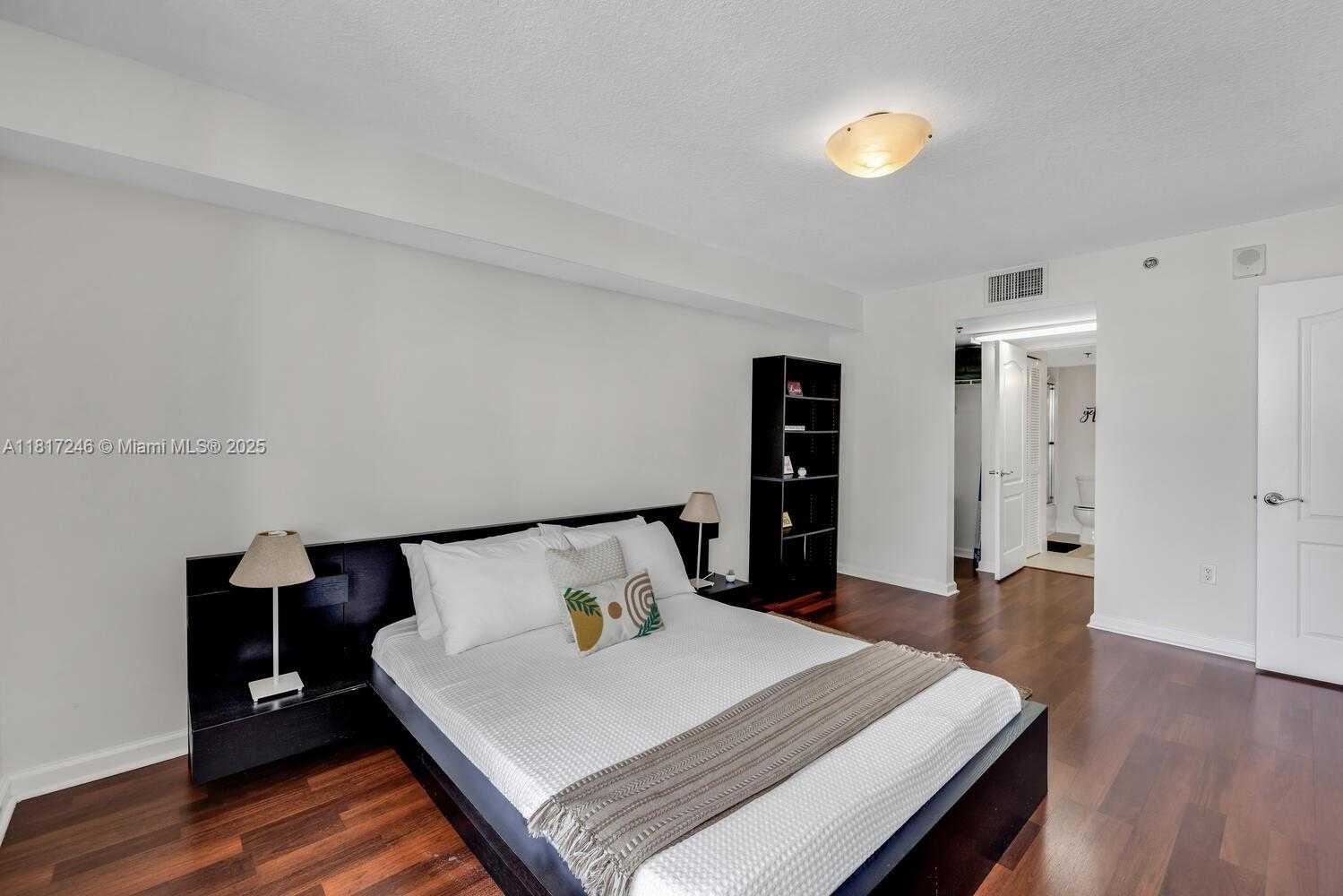 Small Image of 1200 BRICKELL BAY DR #2619, Miami Number 26