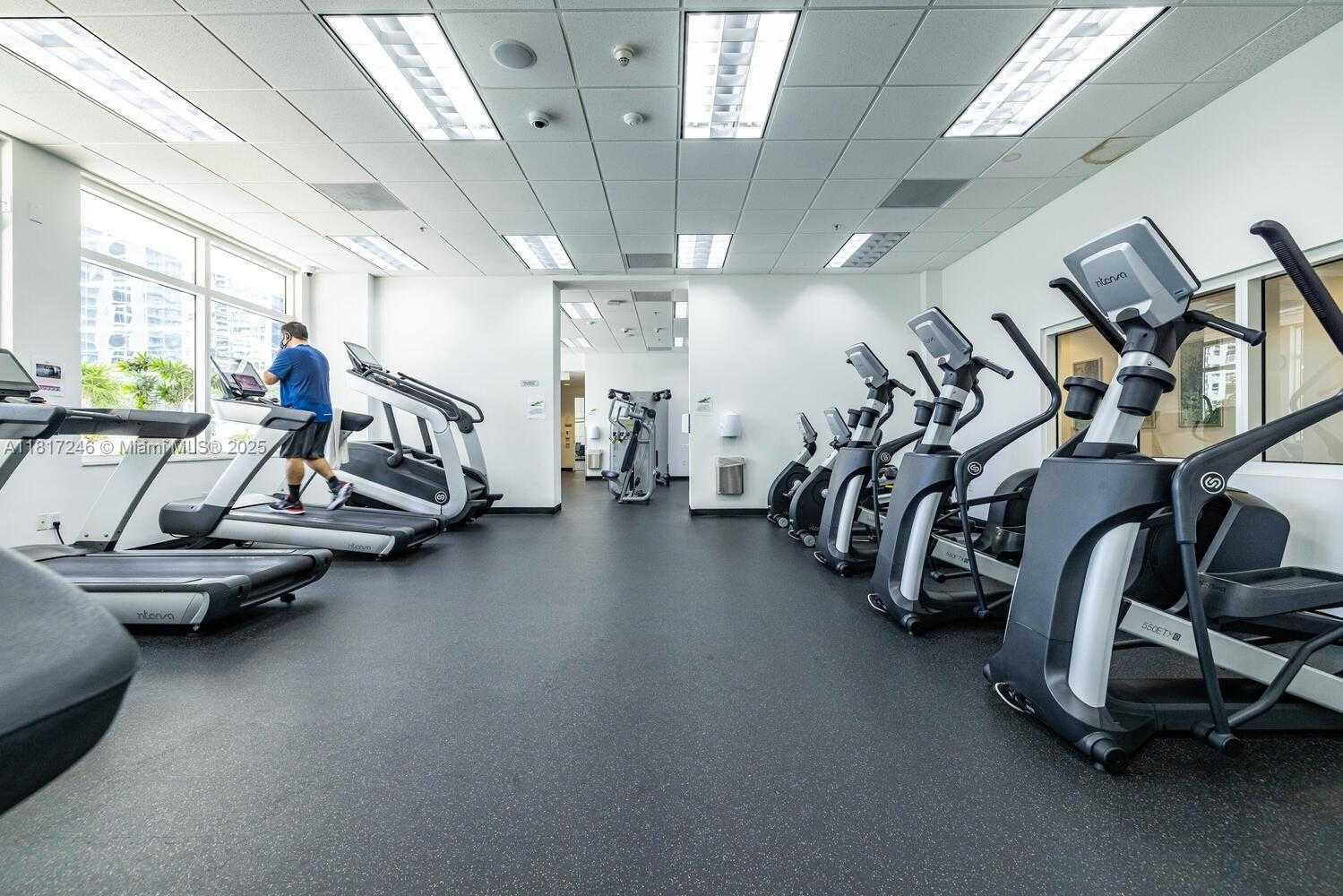 Small Image of 1200 BRICKELL BAY DR #2619, Miami Number 31