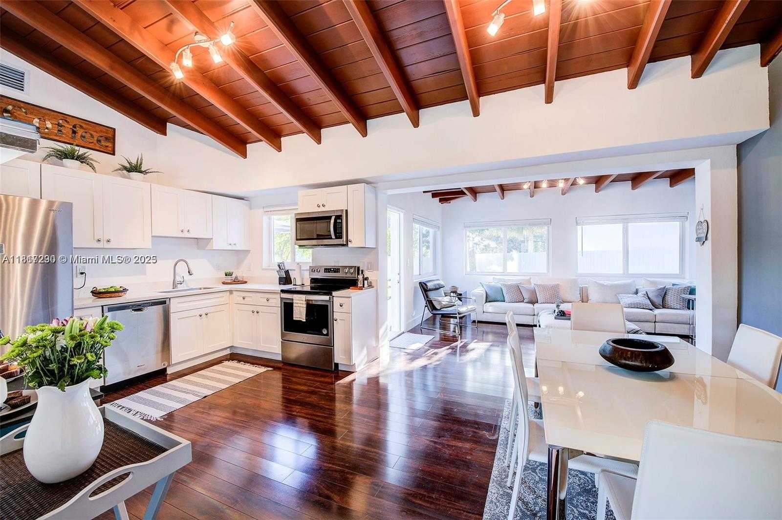 Small Image of 2190 NORTH EAST 169TH ST, North Miami Beach Number 10