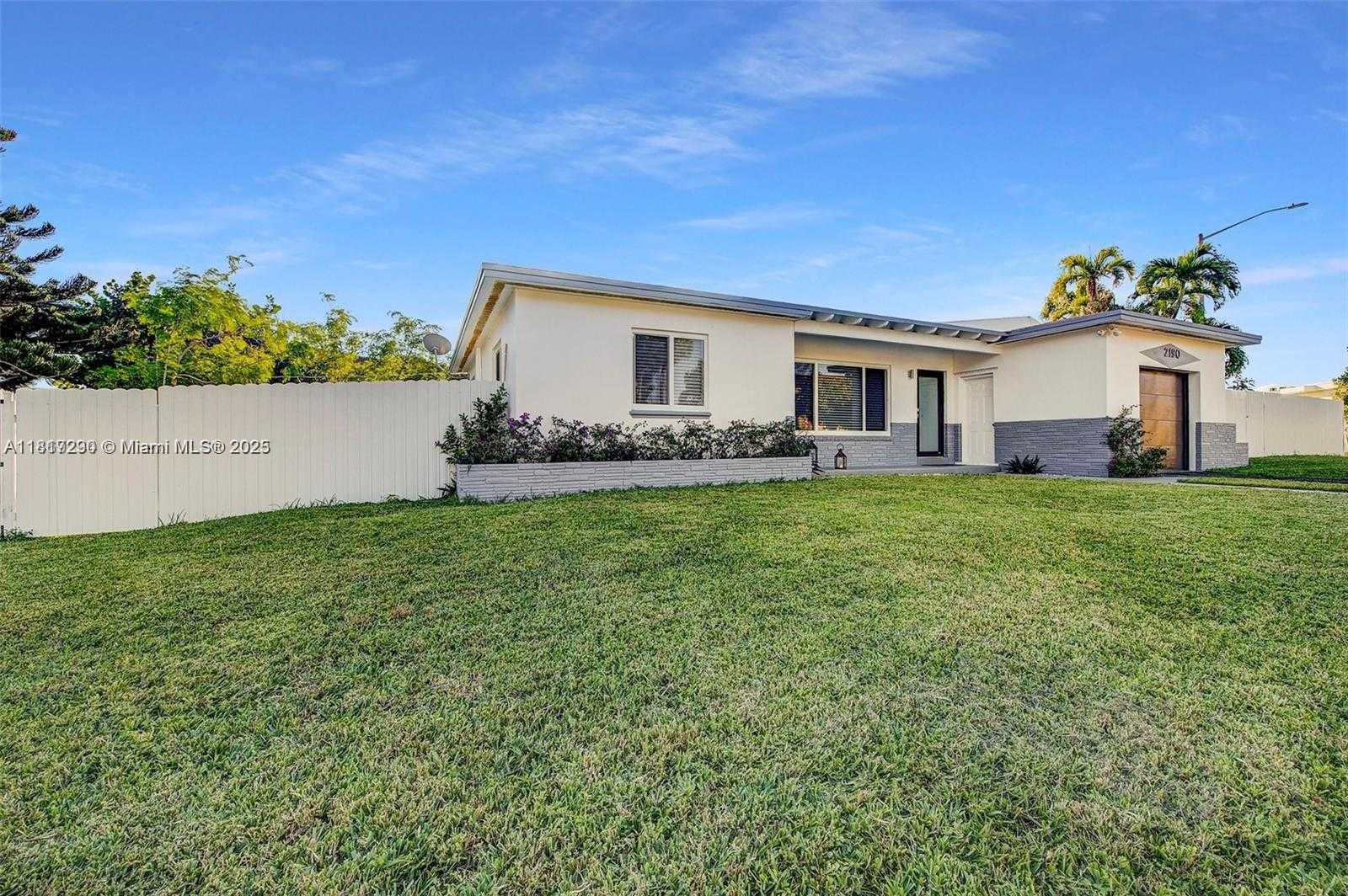 Small Image of 2190 NORTH EAST 169TH ST, North Miami Beach Number 2