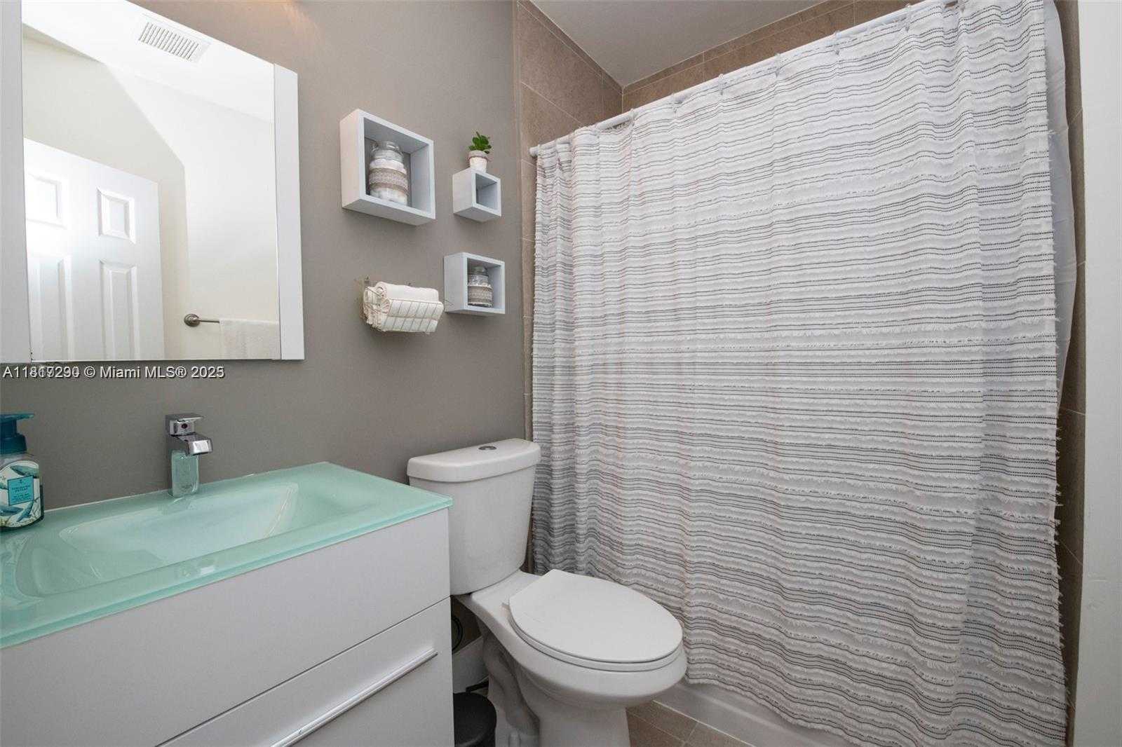 Small Image of 2190 NORTH EAST 169TH ST, North Miami Beach Number 20