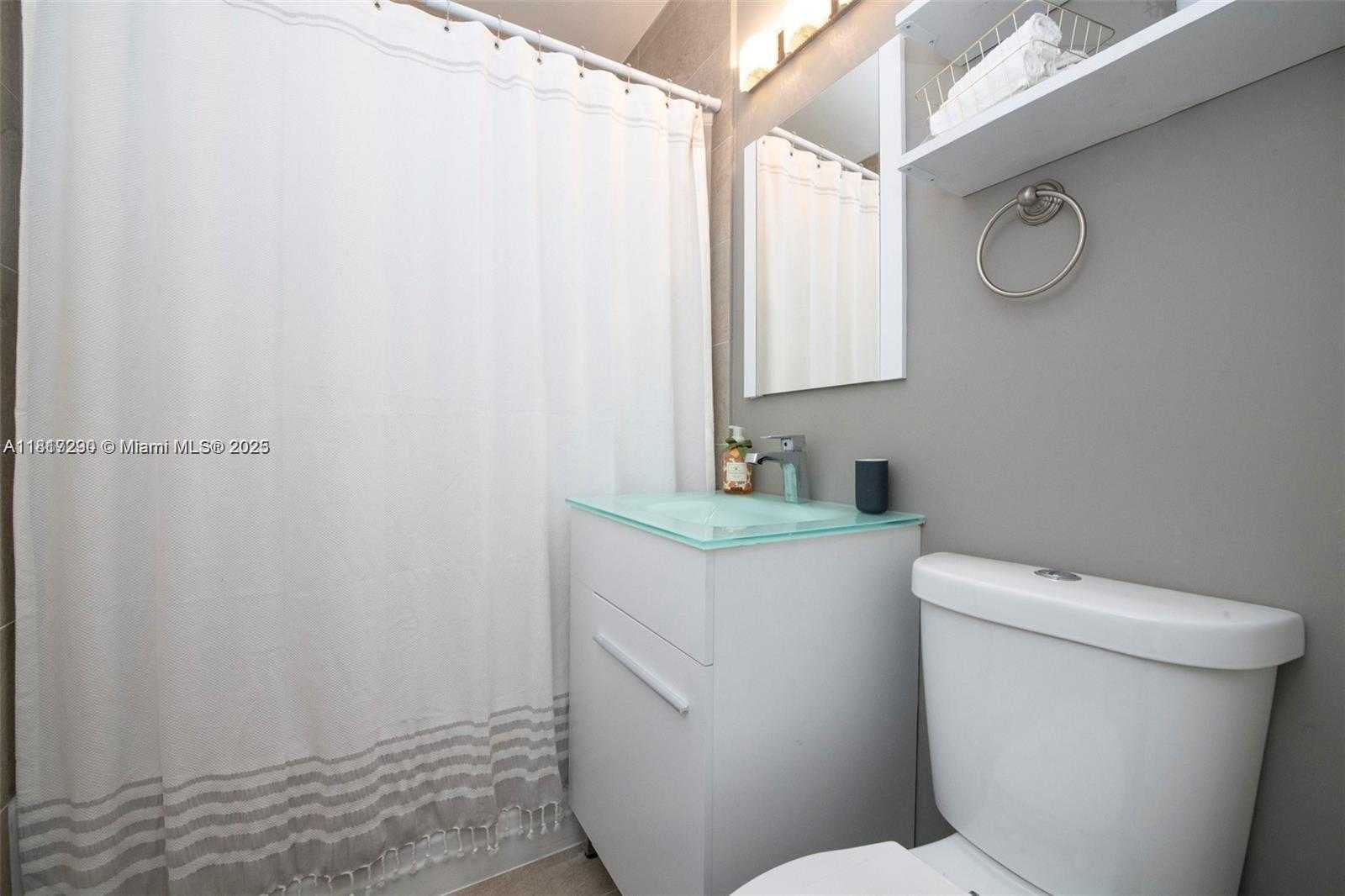 Small Image of 2190 NORTH EAST 169TH ST, North Miami Beach Number 23