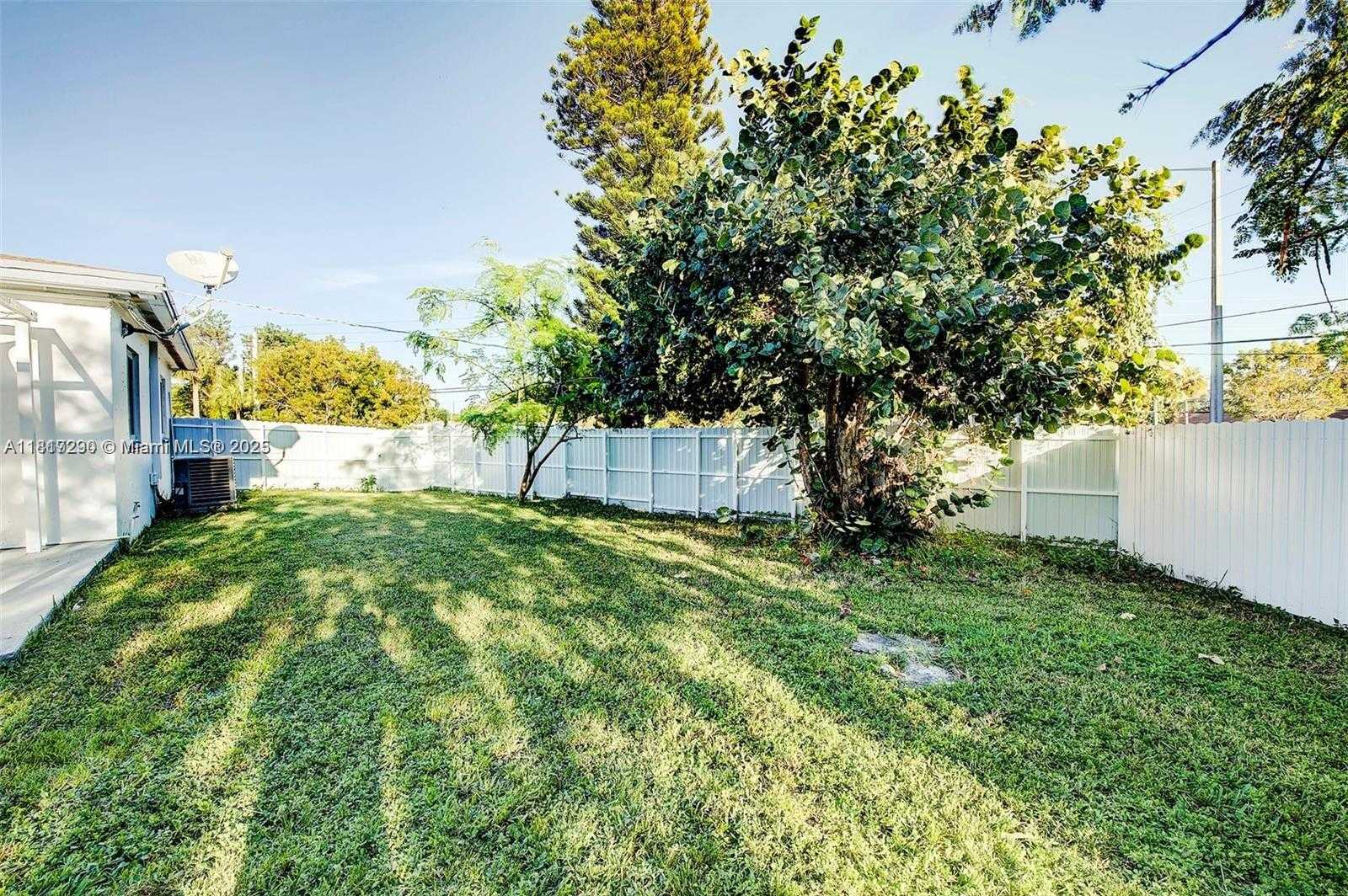 Small Image of 2190 NORTH EAST 169TH ST, North Miami Beach Number 29