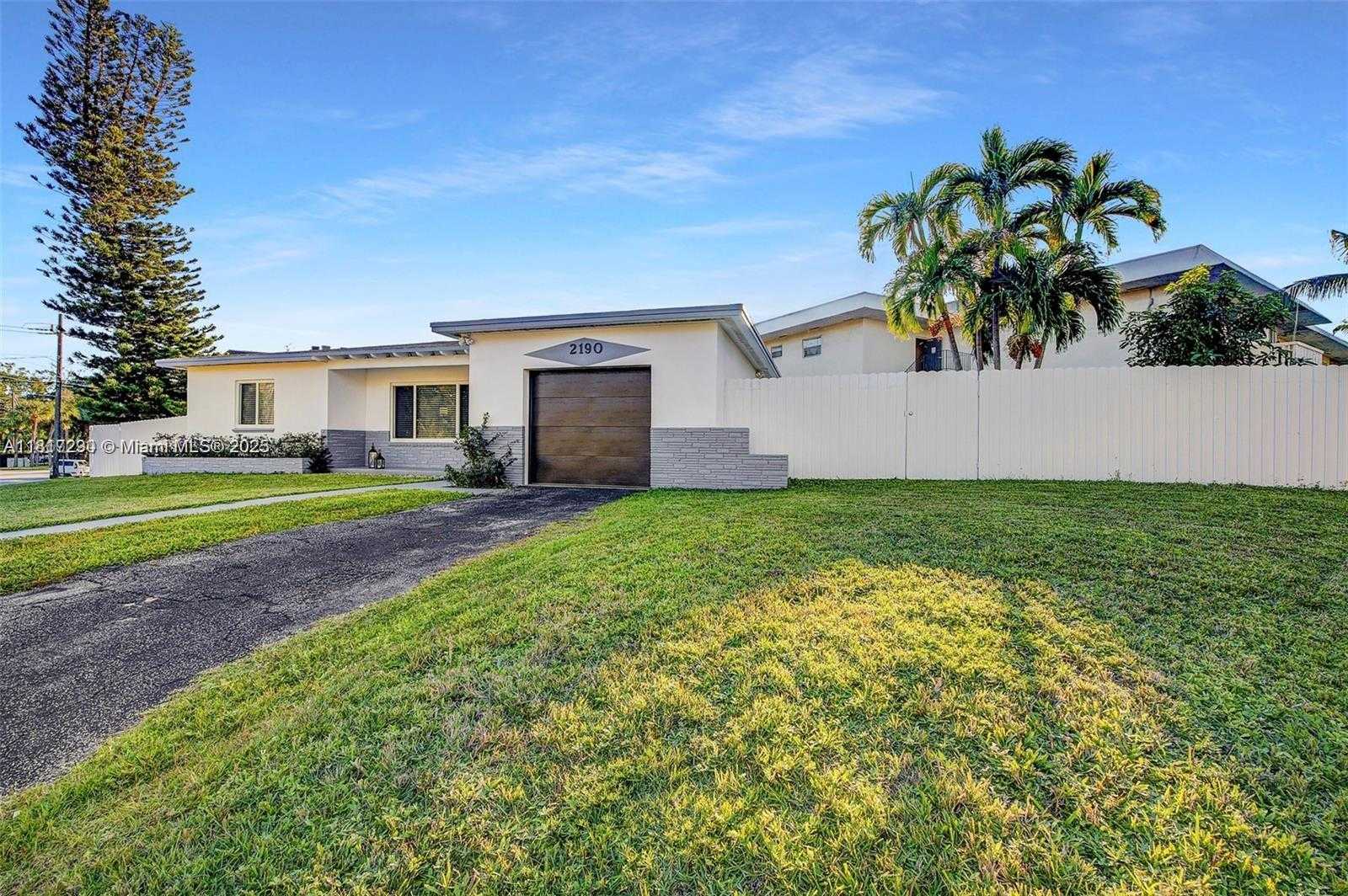 Small Image of 2190 NORTH EAST 169TH ST, North Miami Beach Number 3